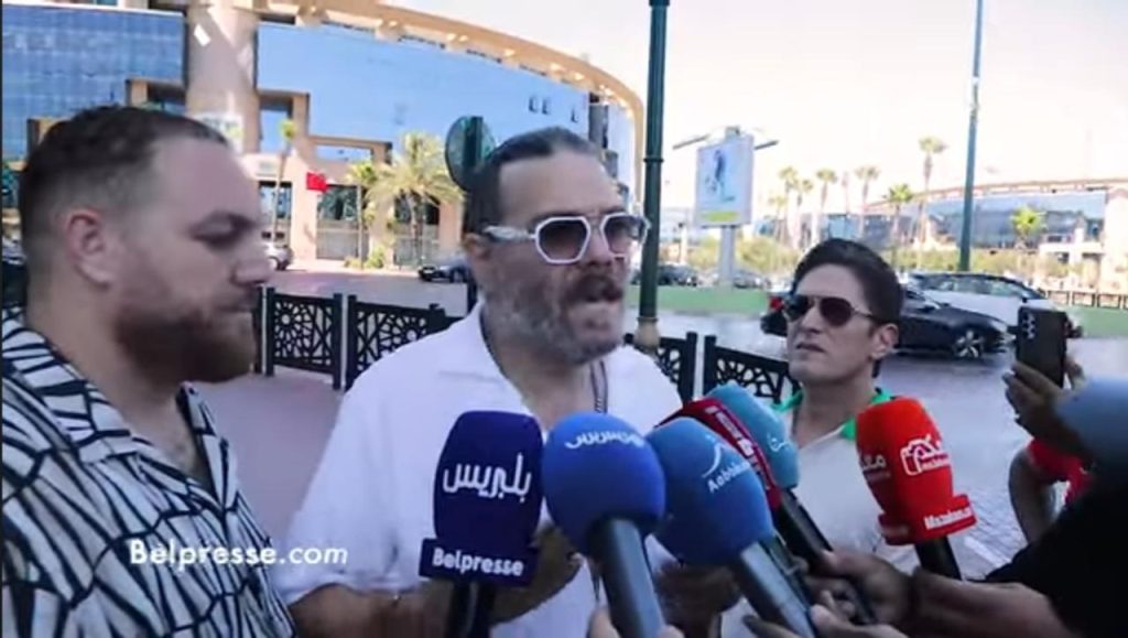 فنانون يحتجون أمام “اتصالات المغرب”(فيديو)