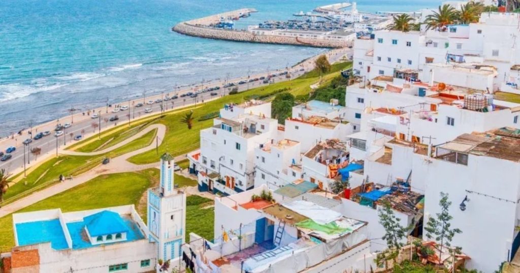 تظاهرة أدبية تحتفي بالشعر في مغارة هرقل بطنجة